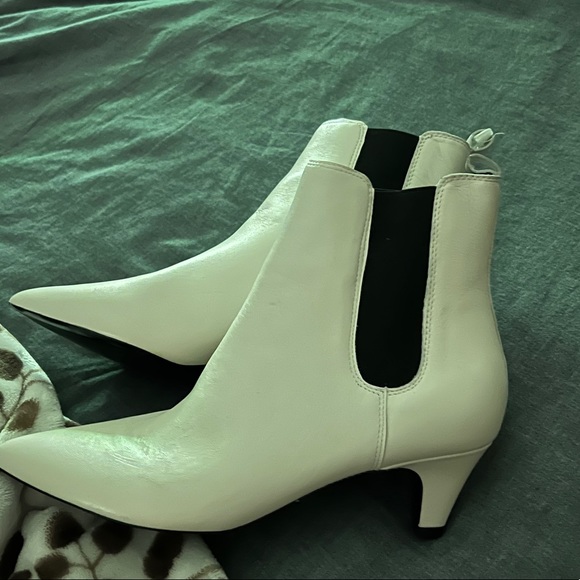 Kendall and Kylie White Boots - Picture 5 of 5